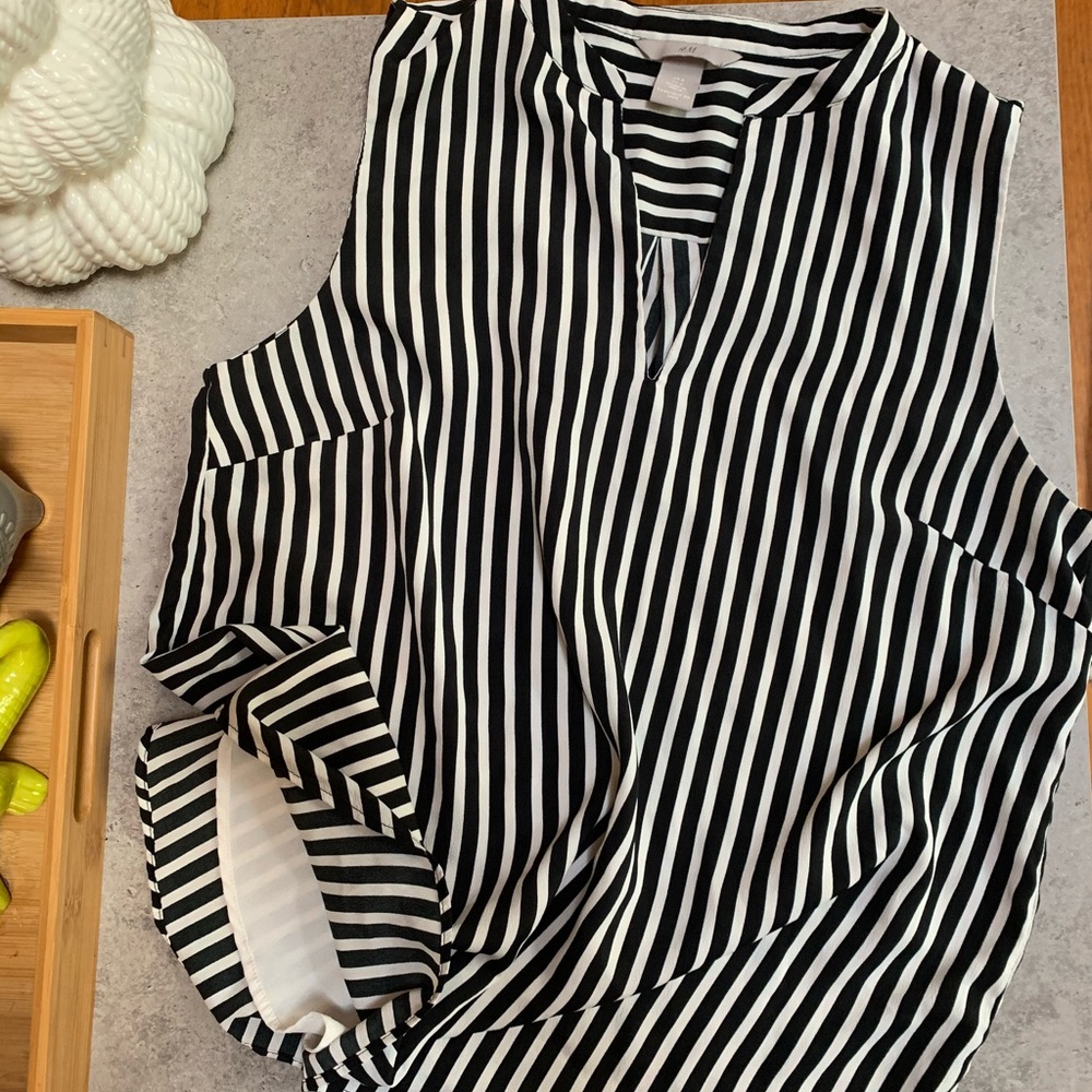 Stripped sleeveless blouse